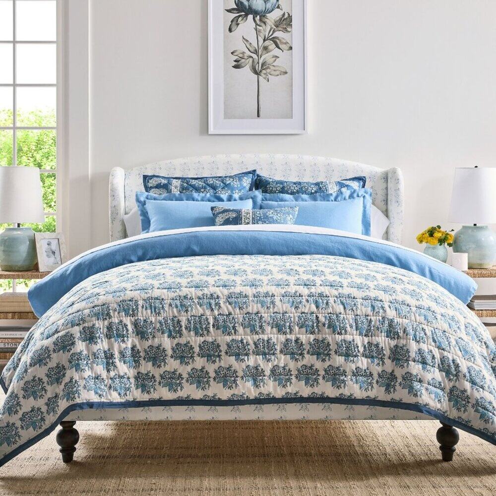 Pottery Barn Regan Handcrafted Reversible Quilt Blue White Full / Queen Bed NWT - Picture 2 of 7